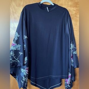 Stunning Free People - Black tunic with embroidered flowers and silk accents